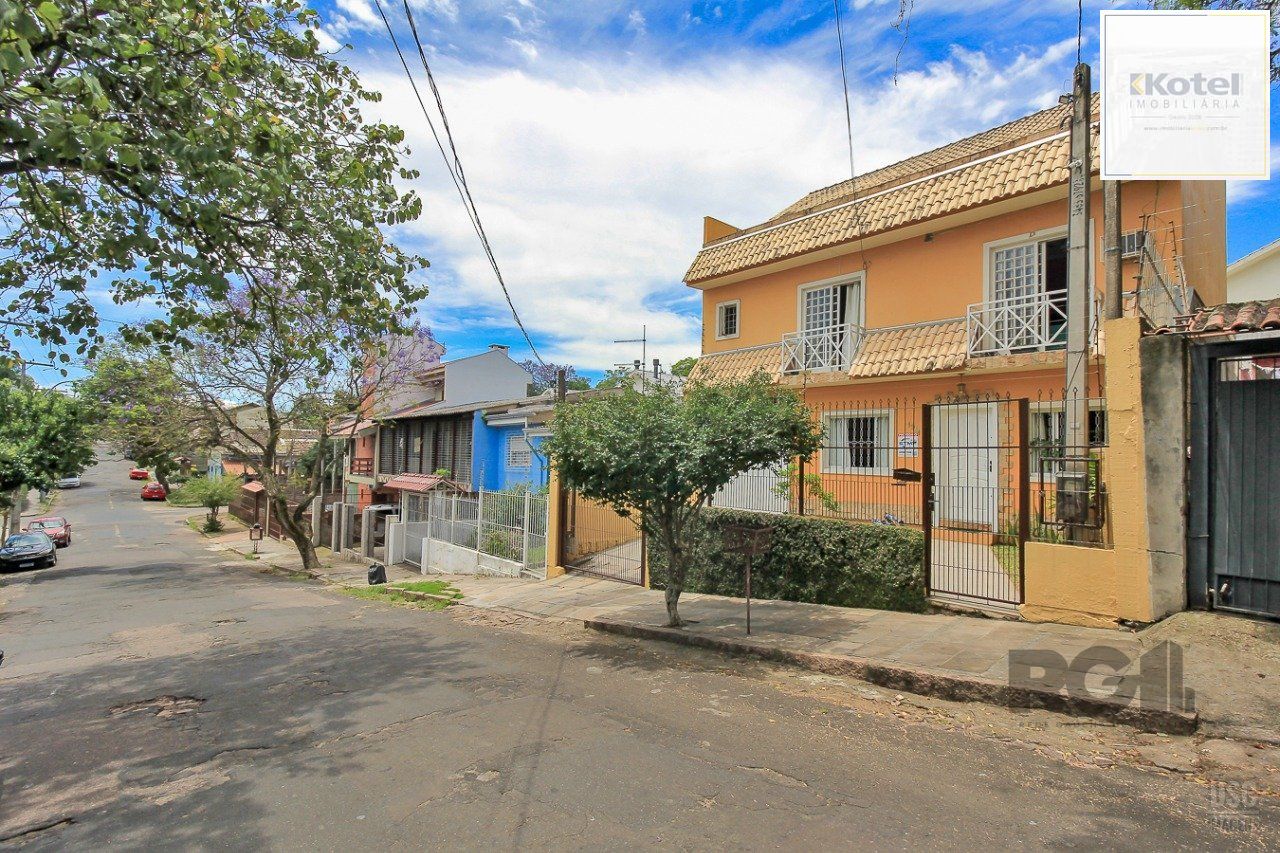 Casa no bairro Tristeza 3 dormitórios