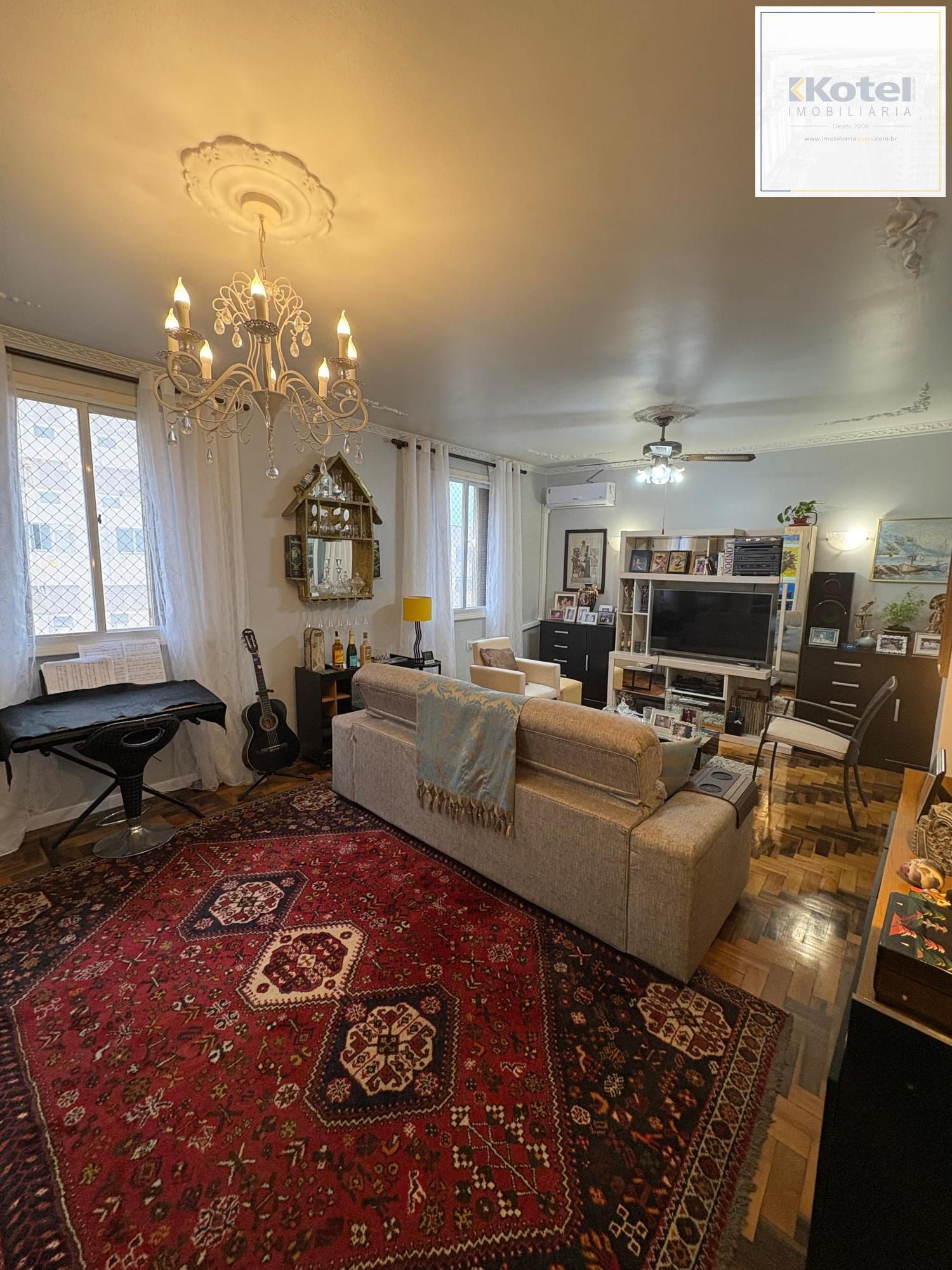 Apartamento com vista para o Guaíba com 4 quartos, portaria e elevador no Centro Histórico