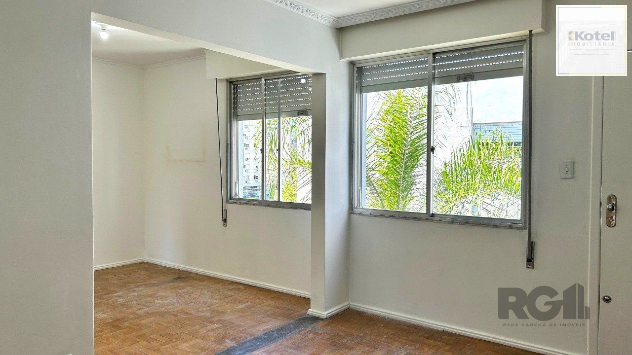 Apartamento 03 dormitórios no bairro Menino Deus, excelente localização.