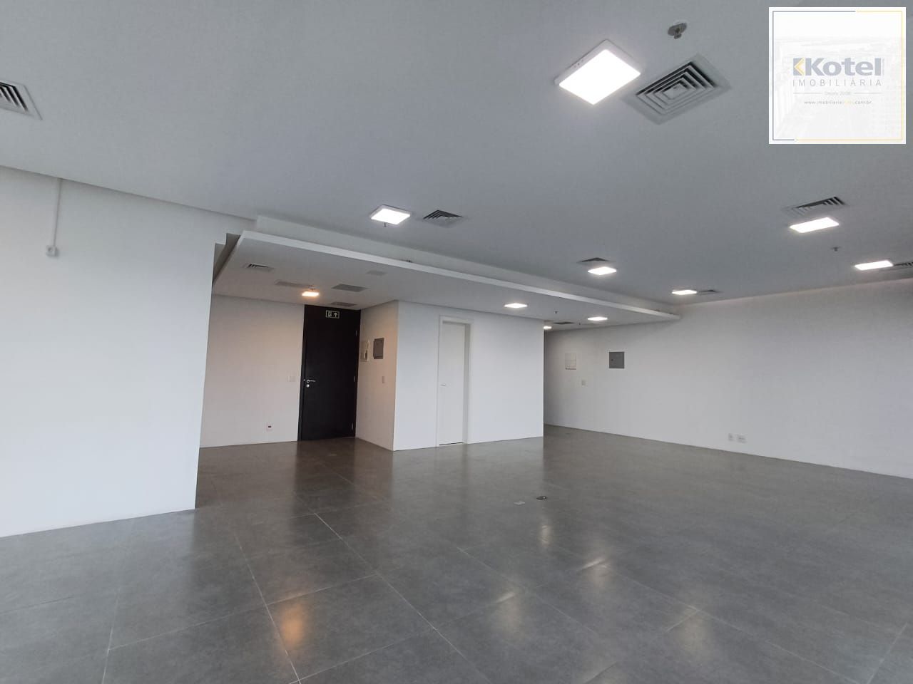 Sala comercial no Cristal Tower. Bairro Cristal. Barra Shopping Sul. — foto 4