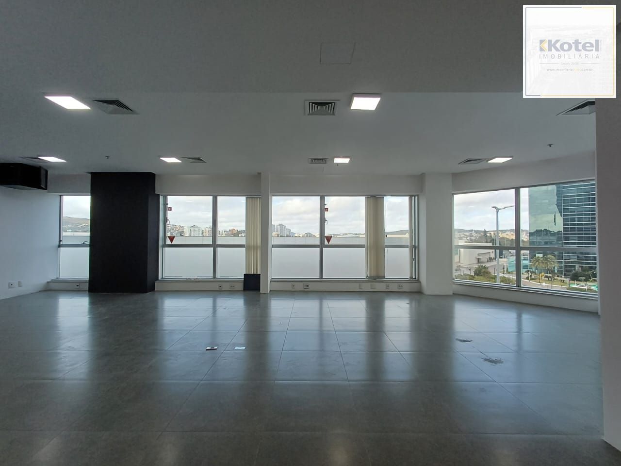 Sala comercial no Cristal Tower. Bairro Cristal. Barra Shopping Sul. — foto 5