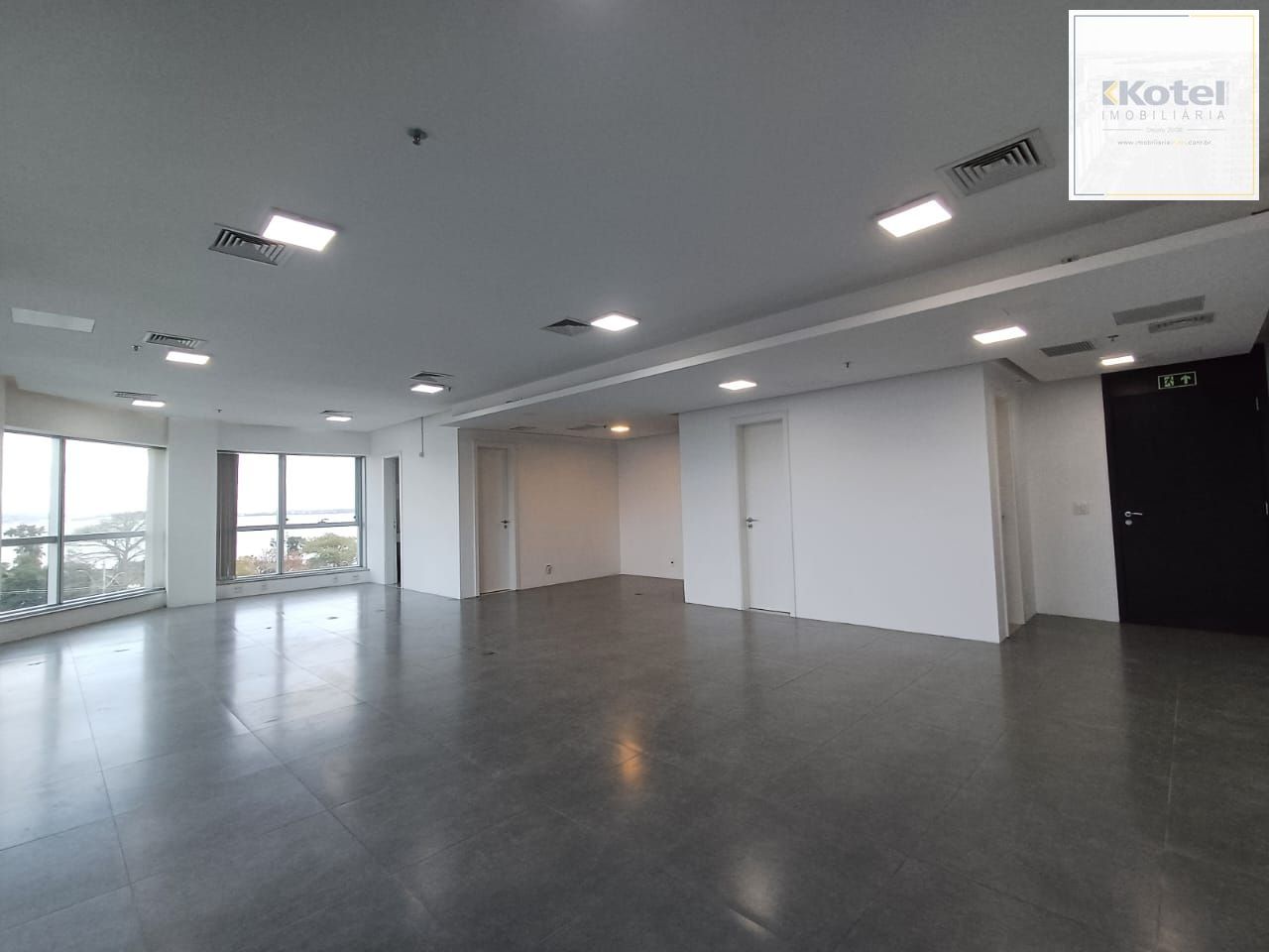 Sala comercial no Cristal Tower. Bairro Cristal. Barra Shopping Sul. — foto 3