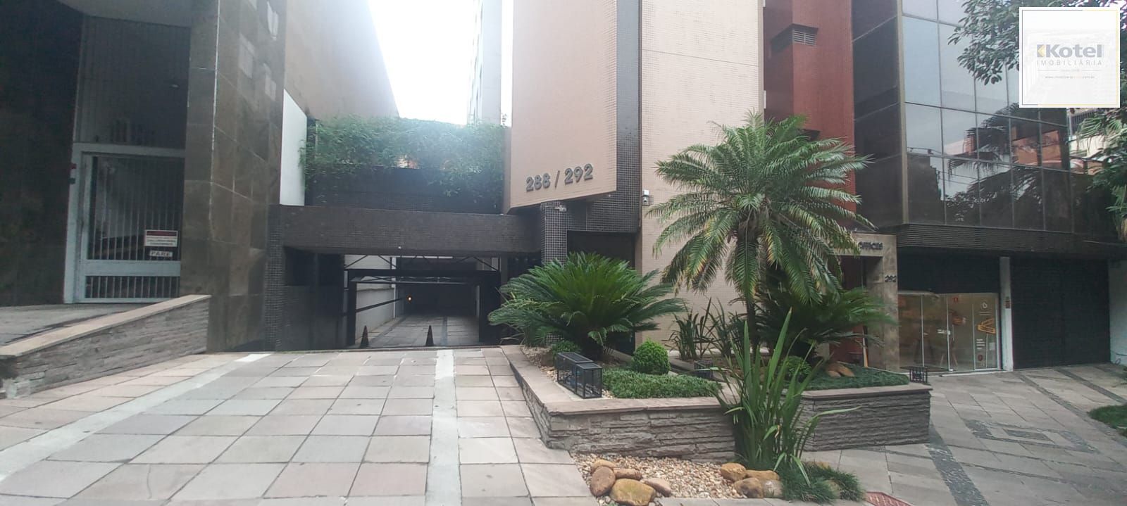 Sala / Conjunto comercial a venda no bairro Moinhos de Vento em Porto Alegre
