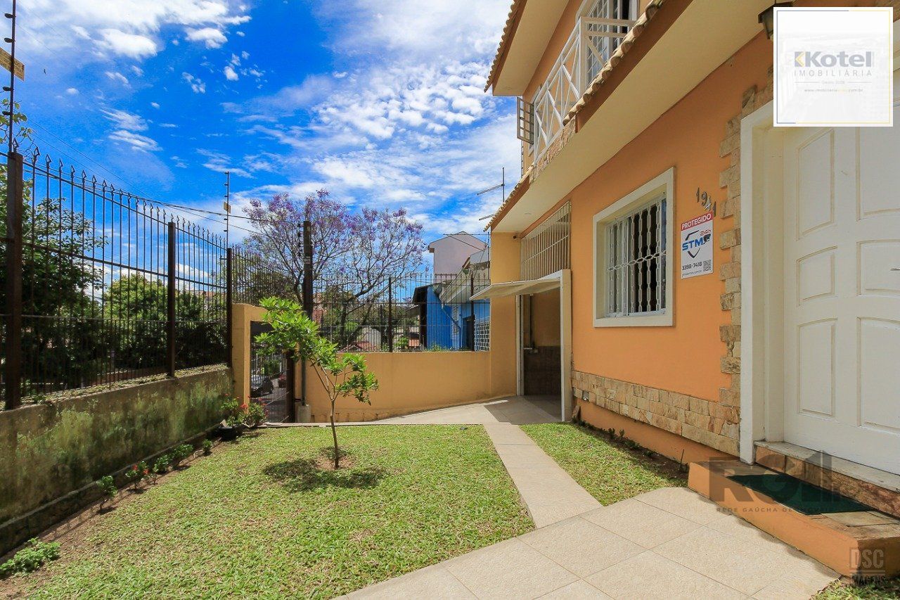 Casa no bairro Tristeza 3 dormitórios