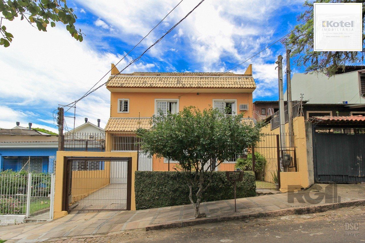 Casa no bairro Tristeza 3 dormitórios