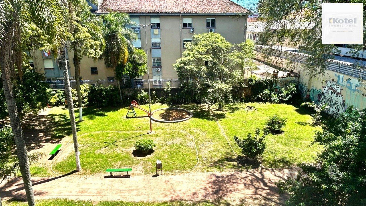 Apartamento 03 dormitórios no bairro Menino Deus, excelente localização.