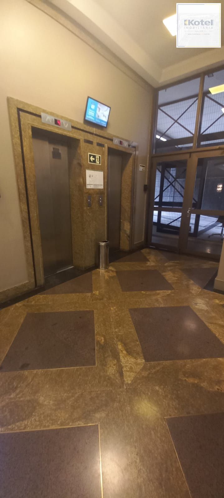 Sala / Conjunto comercial a venda no bairro Moinhos de Vento em Porto Alegre