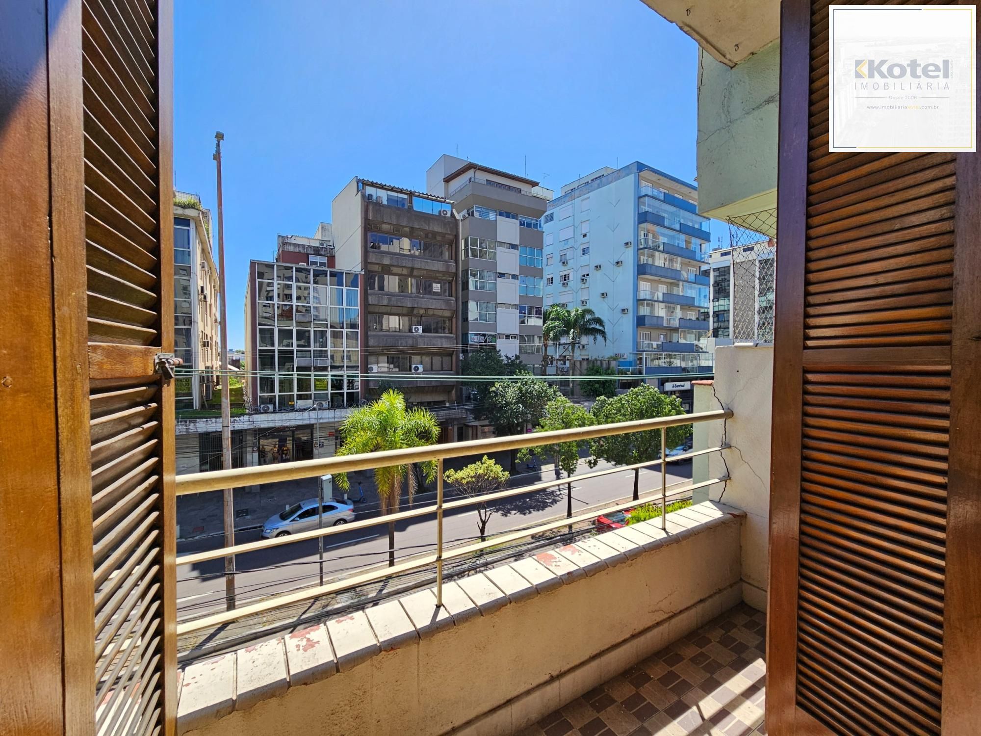 Apartamento 3 dormitórios com sacada na Cristóvão