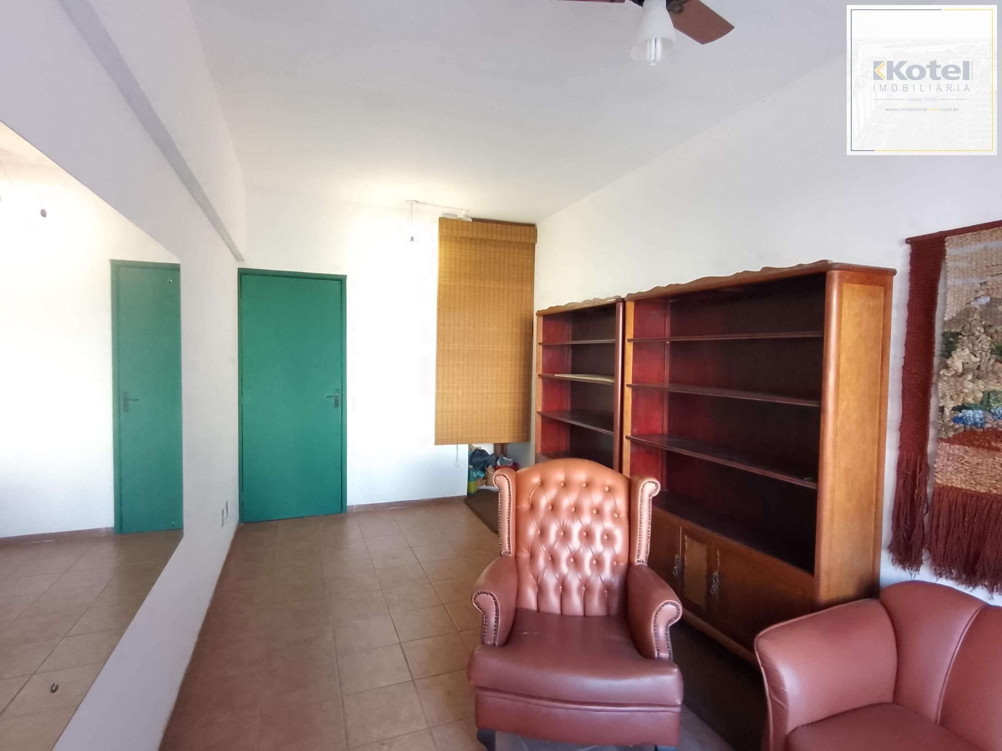 Sala comercial com elevador e vaga no Petrópolis