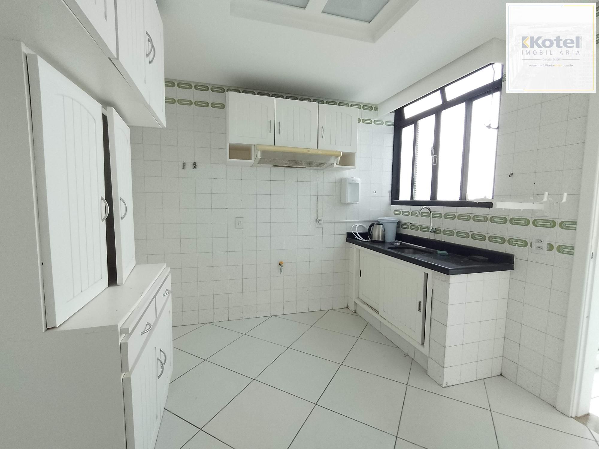 Apartamento 2 dormitórios com sacada e vaga perto da PUC