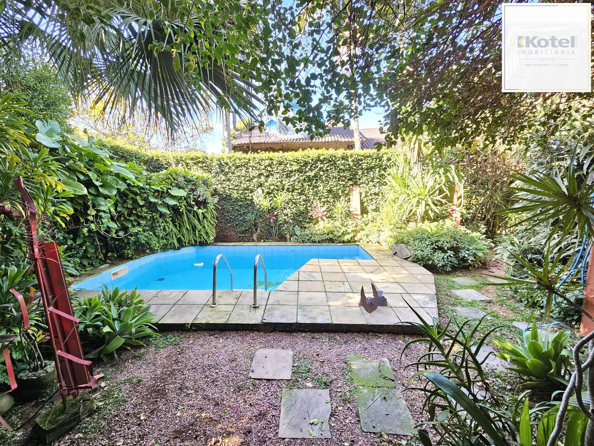 LINDO SOBRADO DE ESQUINA COM PISCINA NO JARDIM ISABEL