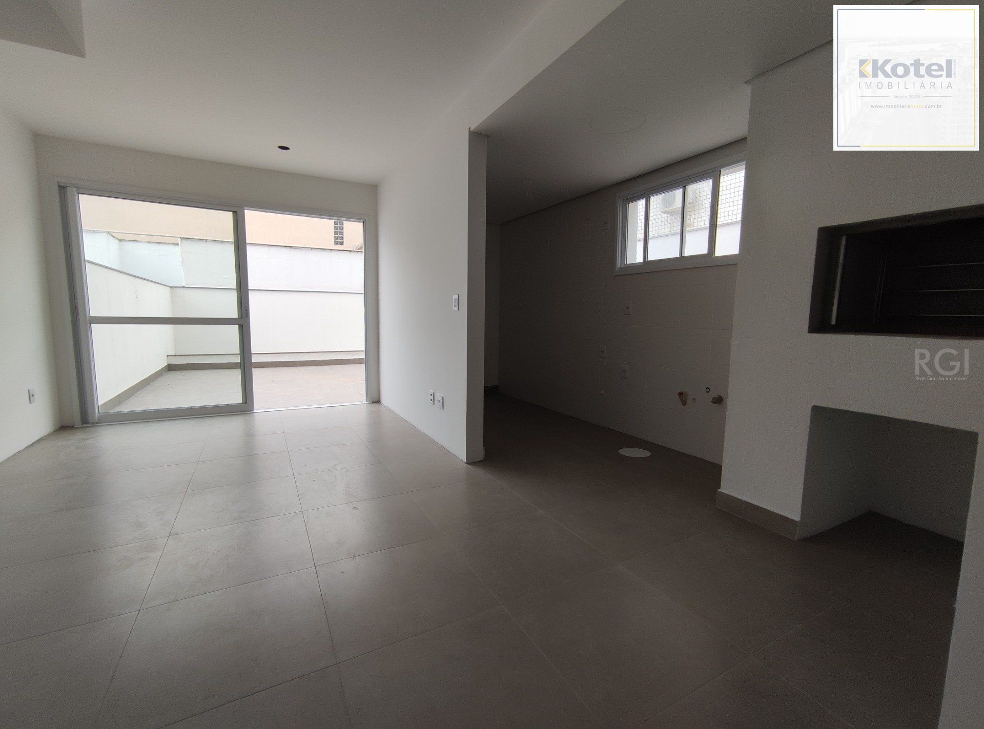 Duplex para Venda - 179.08m², 2 dormitórios, sendo 2 suites, 2 vagas - Petrópolis