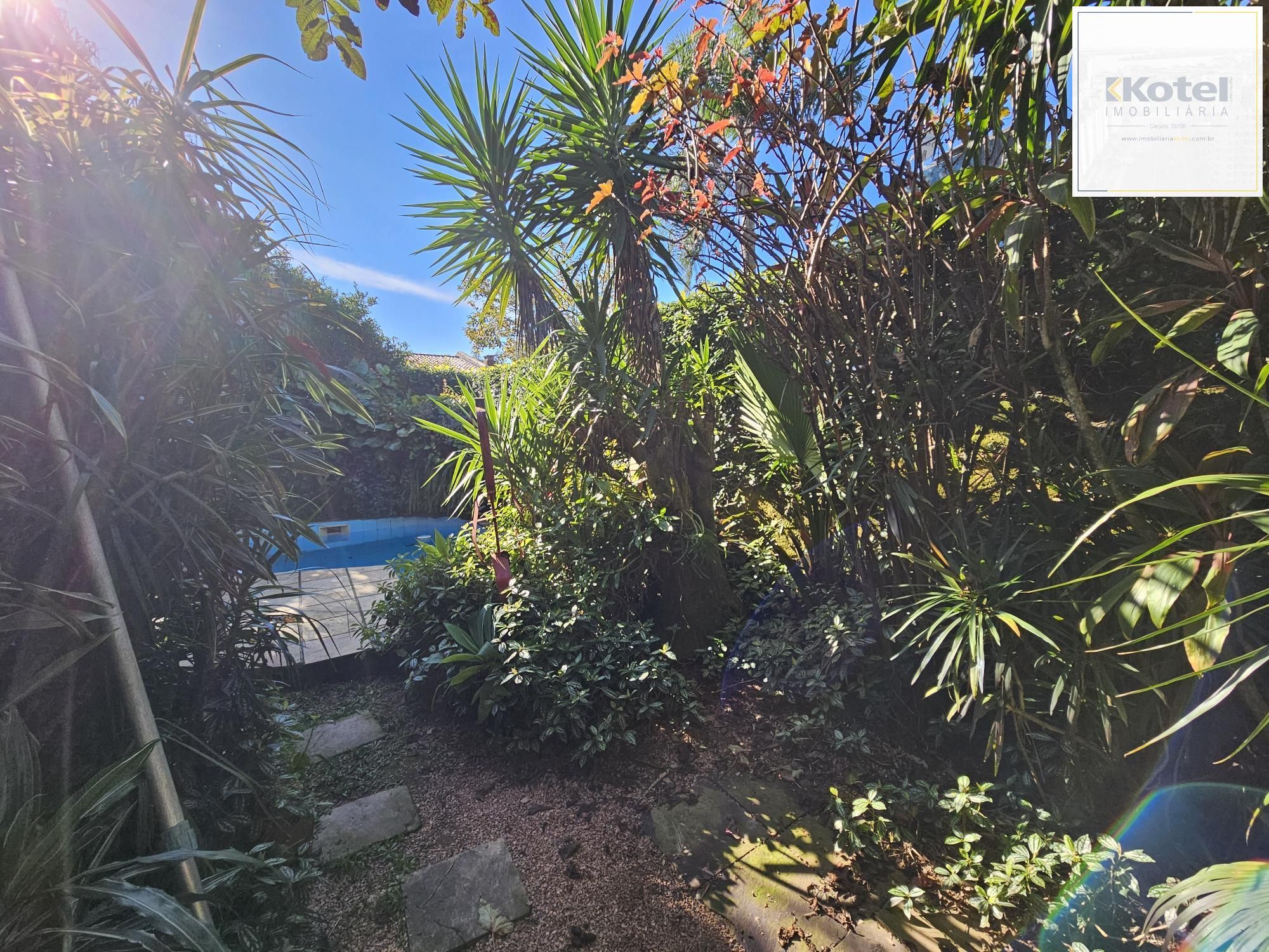 LINDO SOBRADO DE ESQUINA COM PISCINA NO JARDIM ISABEL