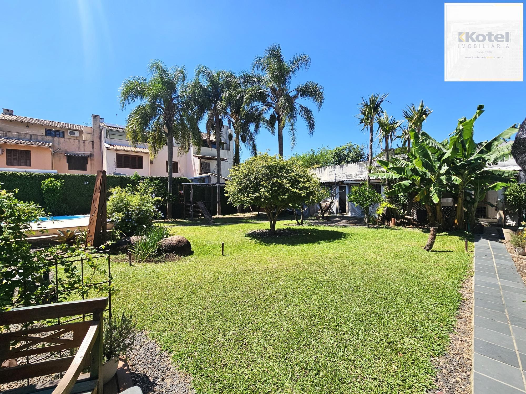 LINDA CASA NO BAIRRO GUARUJÁ - TERRENO COM 22 METROS DE FRENTE — foto 2
