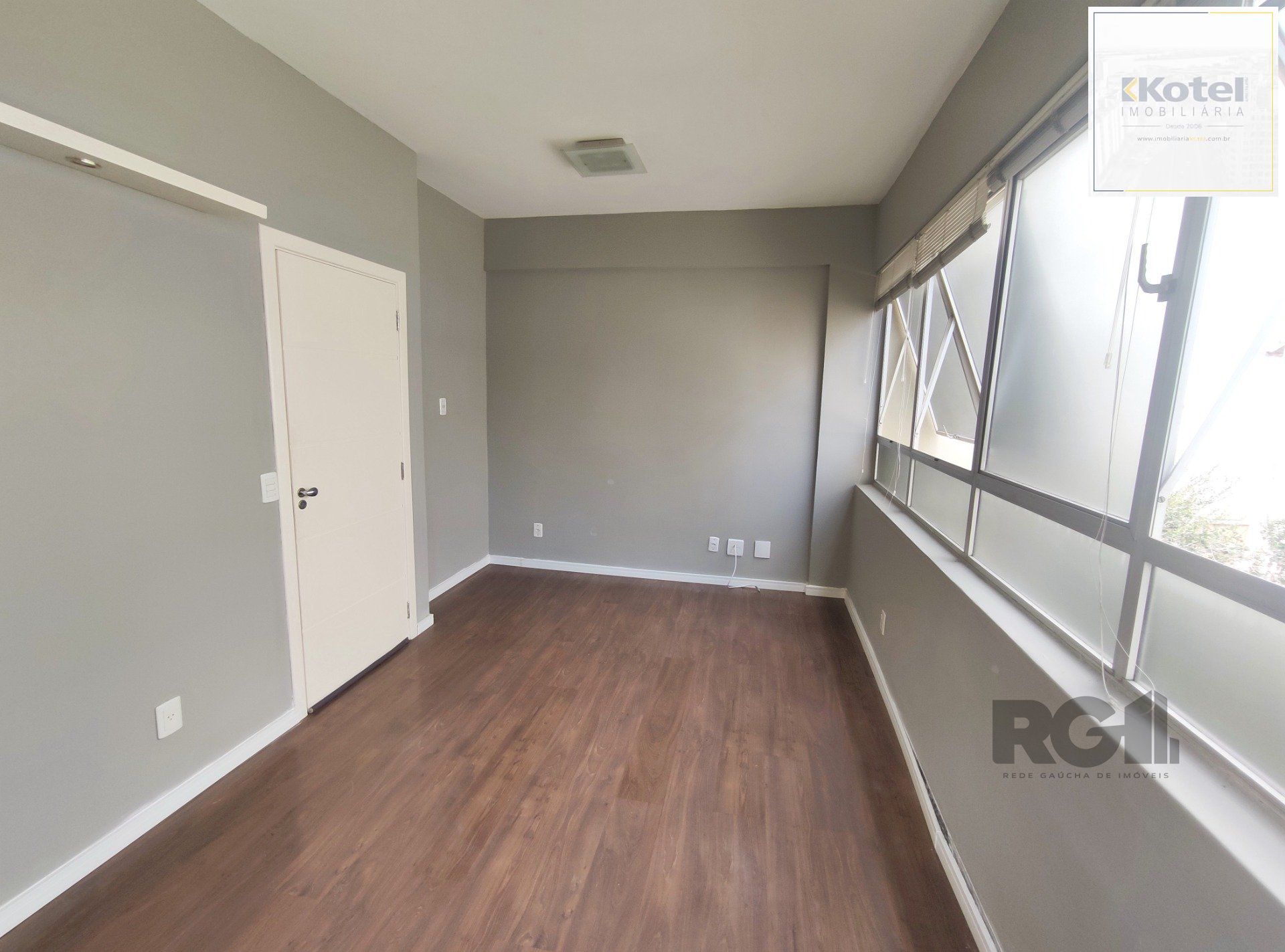 Conjunto/Sala para Venda - 31.9m², 0 dormitórios, Petrópolis — foto 2