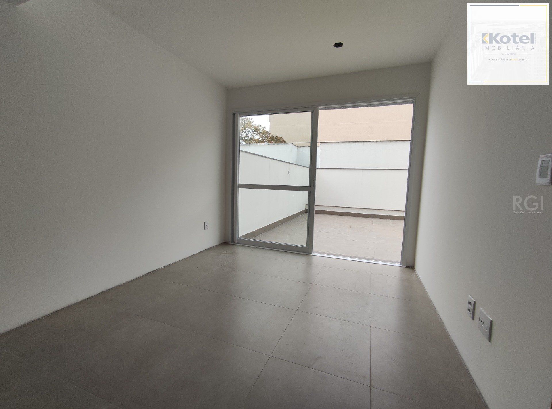 Duplex para Venda - 179.08m², 2 dormitórios, sendo 2 suites, 2 vagas - Petrópolis