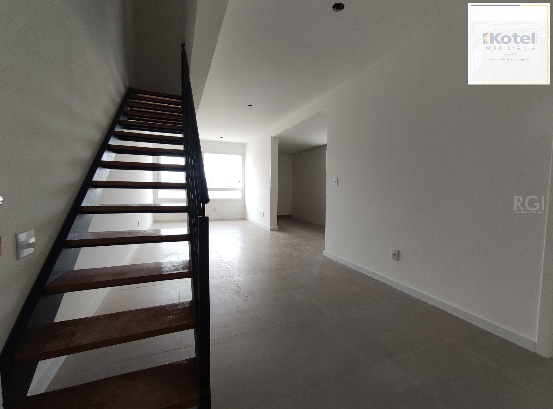 Duplex para Venda - 83.08m², 2 dormitórios, sendo 2 suites, 2 vagas - Petrópolis