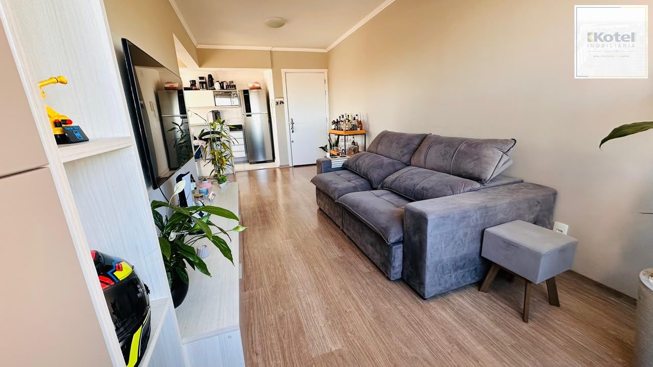 Apartamento 2 dormitórios transformado em 1 com living estendido e vaga