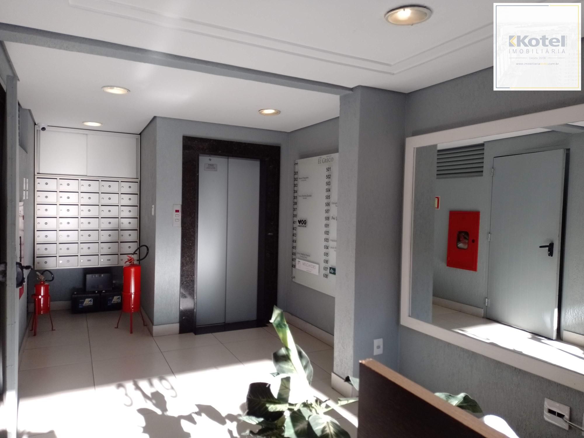 Sala comercial com elevador e vaga no Petrópolis