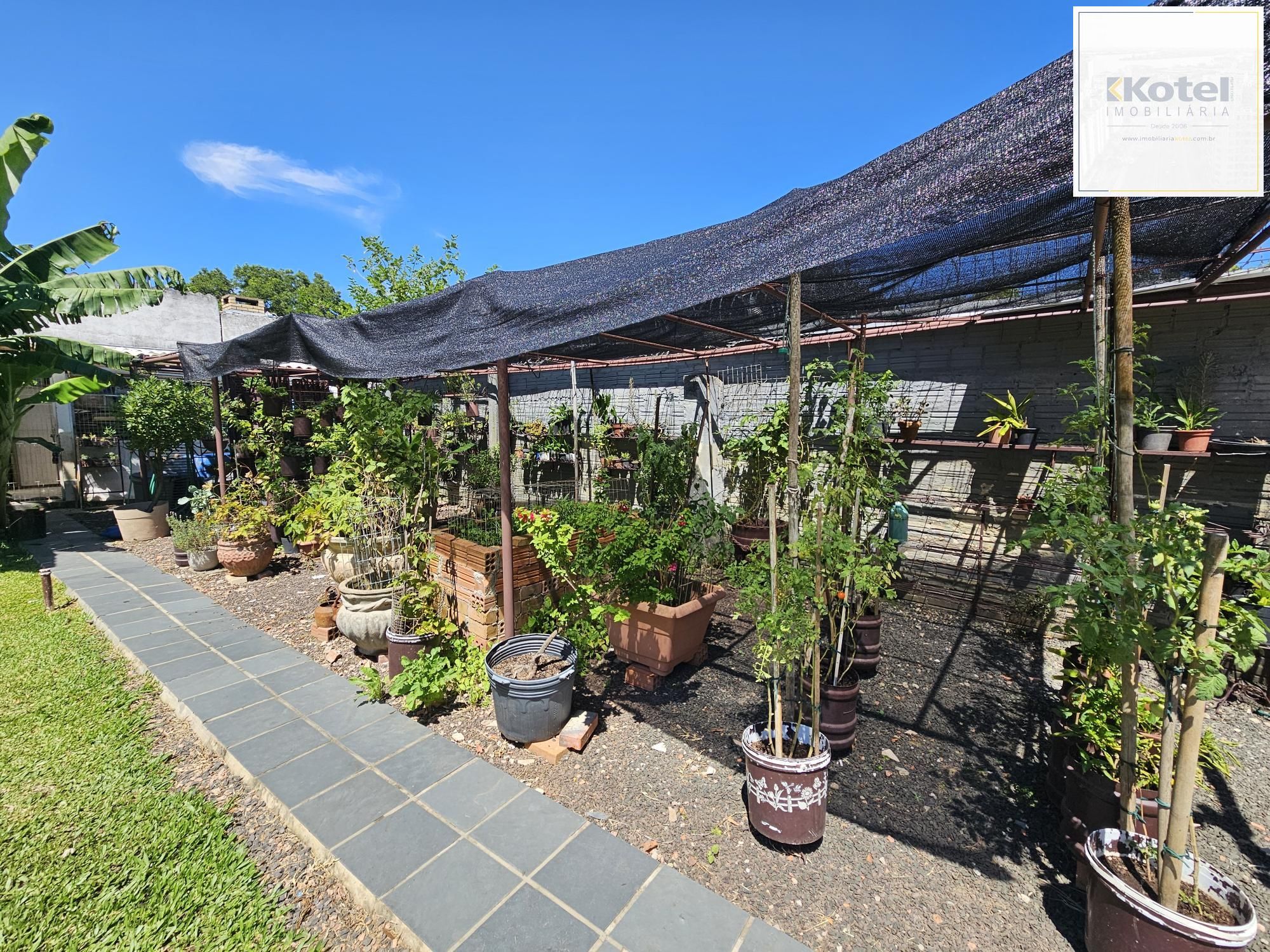 LINDA CASA NO BAIRRO GUARUJÁ - TERRENO COM 22 METROS DE FRENTE — foto 3