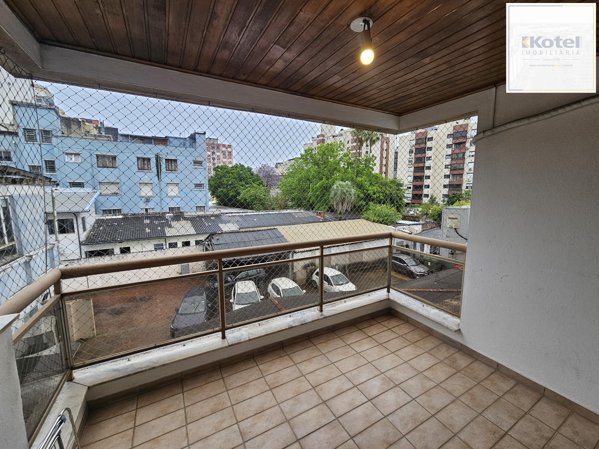 CIDADE BAIXA COM SACADA E VAGA DE GARAGEM