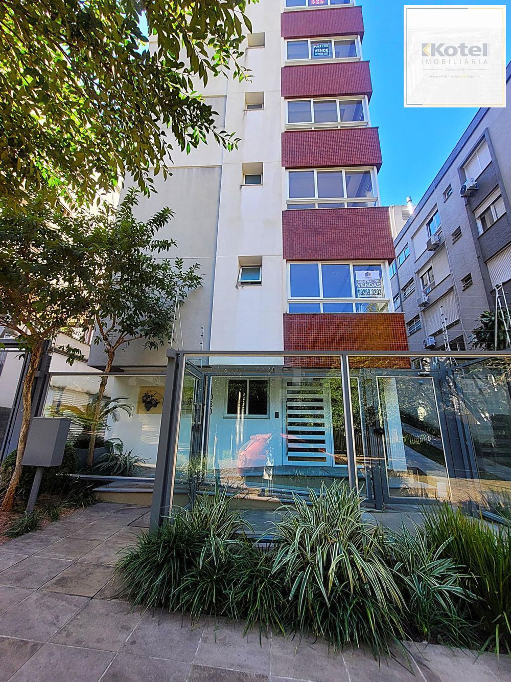 Apartamento 2 dormitórios com suíte, vaga dupla e elevador no Bairro Auxiliadora. — foto 3