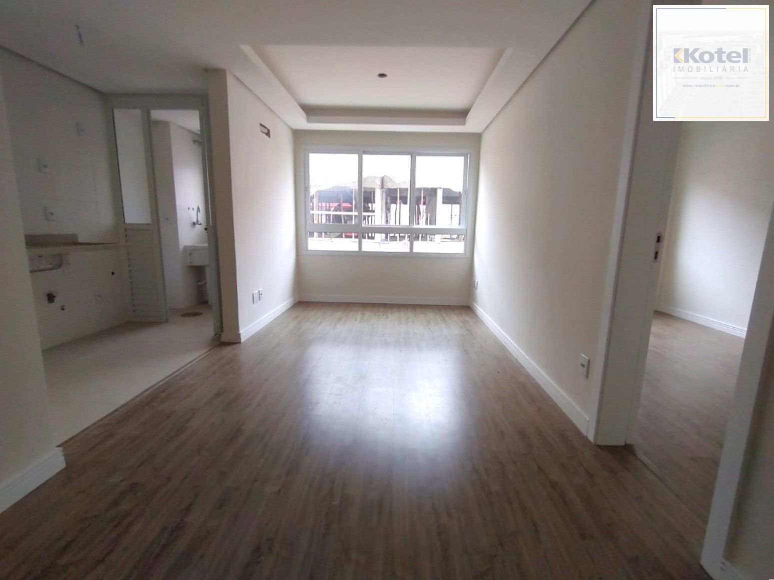 APARTAMENTO 1 DORMITÓRIO COM SUÍTE, COZINHA AMERICANA, LAVABO E AMPLO LIVING NO BOM FIM!