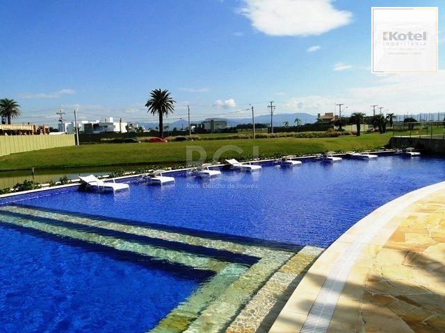 Excepcional sobrado 5 dormitórios com 5 suítes, totalmente mobiliado e ricamente decorado a beira lago em Xangrilá, no Condomínio Enseada.