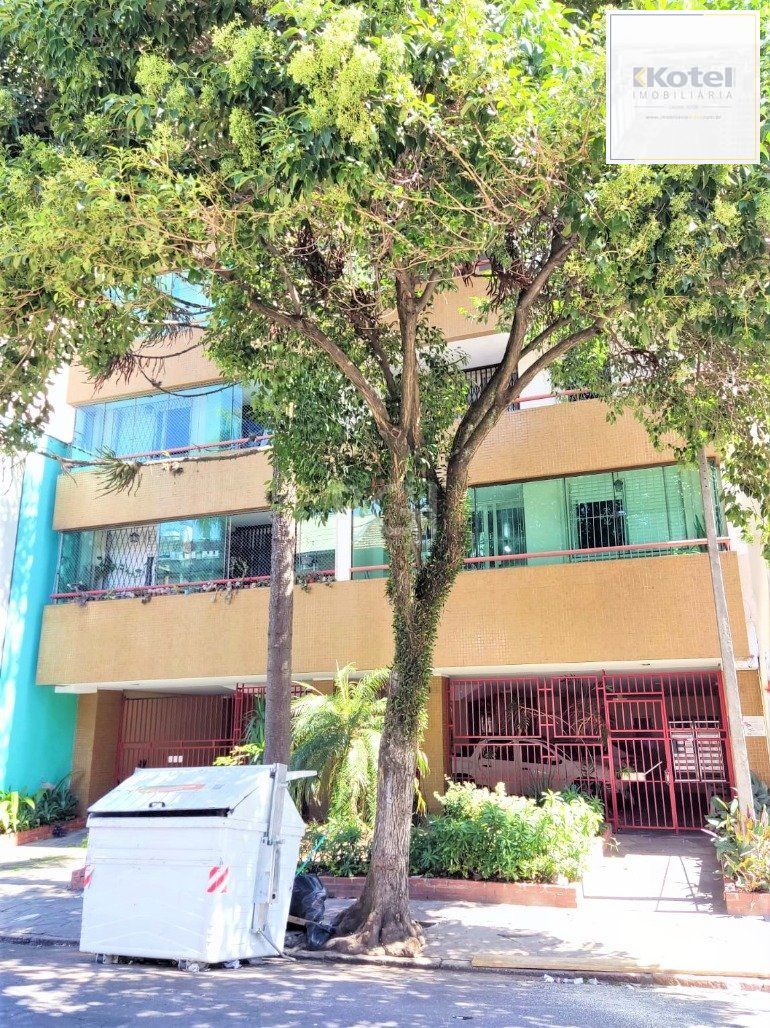 Apartamento 2 dormitórios semimobiliado, living 2 ambientes com lareira, cozinha e área de serviço, banheiro social, sacada e churrasqueira. — foto 2