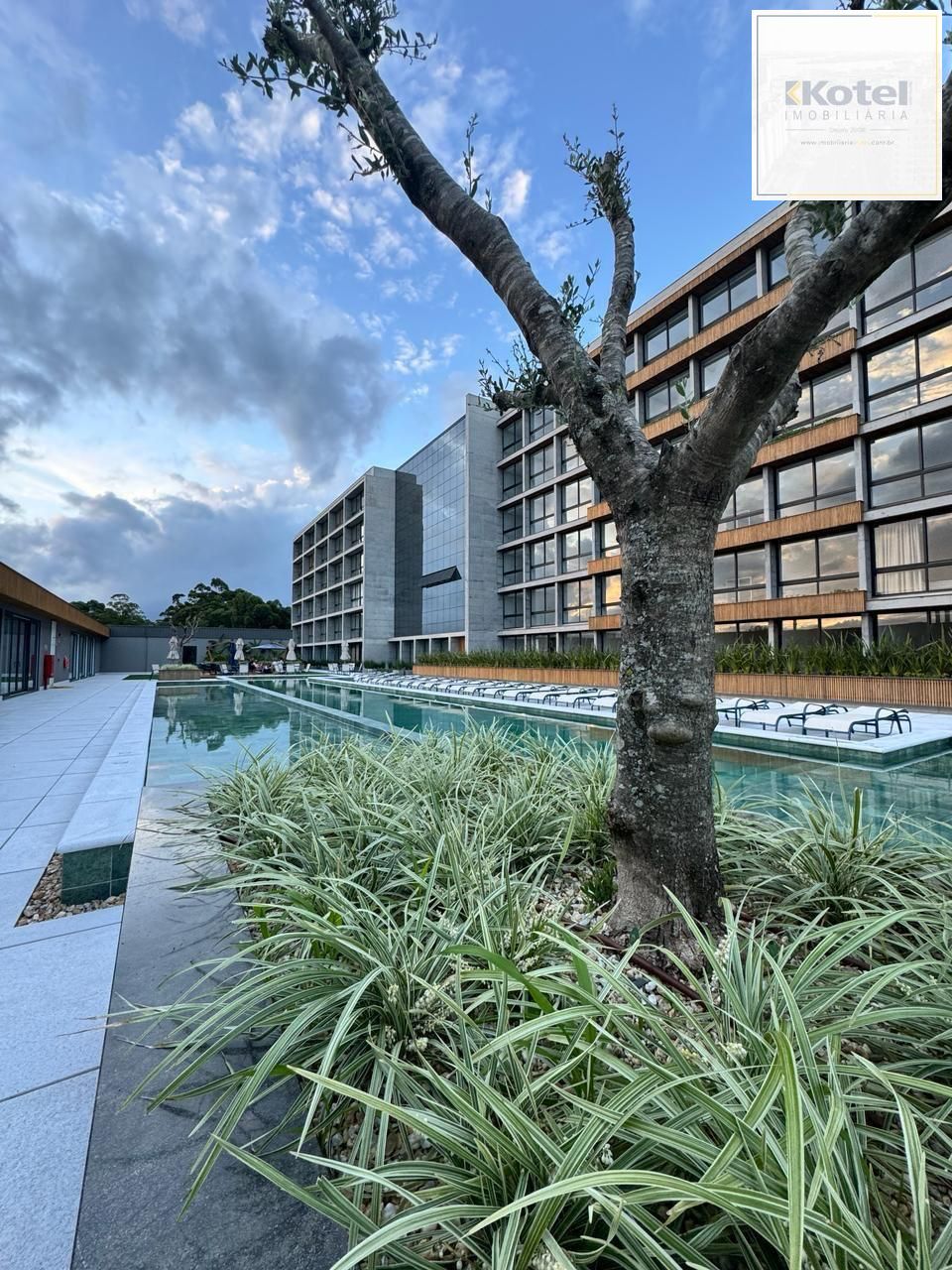 Excelente Studio mobiliado com vaga coberta no Living Resort House