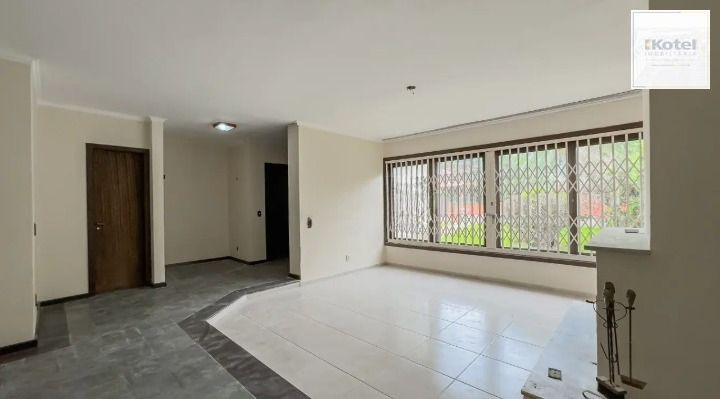 Casa de 3 dormitórios, 1 suíte e 3 vagas de garagem, bairro Ipanema. — foto 2