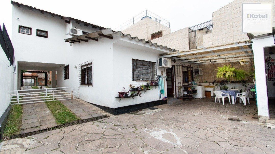 Casa para Venda - 238m², 3 dormitórios, sendo 1 suites, 3 vagas - Camaquã — foto 2