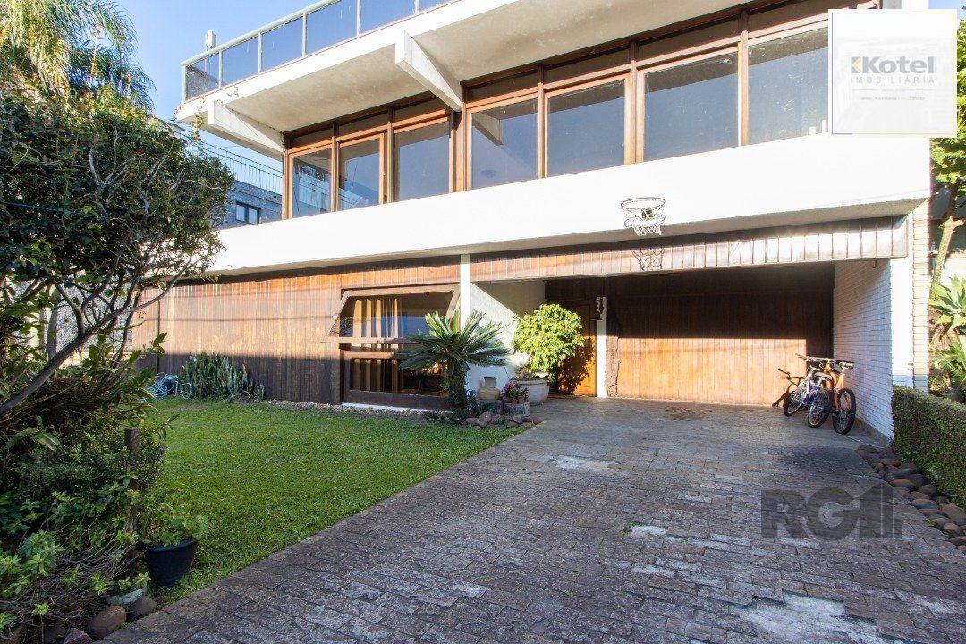 Casa em condomínio que possui  3 dormitórios, sendo 1suíte, lavabo, escritório, possibilidade de um 4 dormitório,