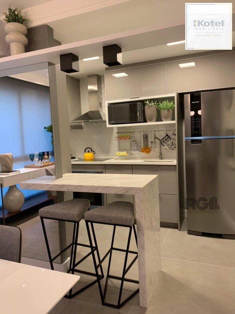 Apartamento belíssimo de 02 dormitórios com garagem coberta.