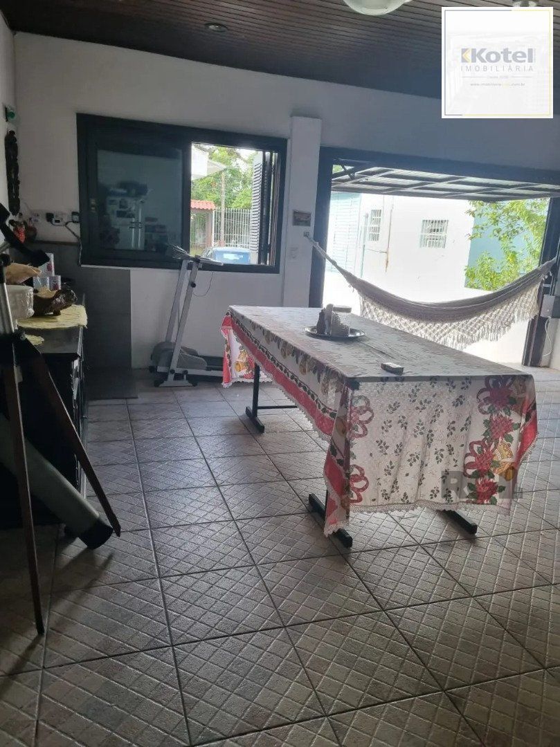 Casa térrea, 3 dormitórios, 1 suíte, living para 2 ambientes, cozinha, pátio, 2 banheiros e 4 vagas . — foto 5