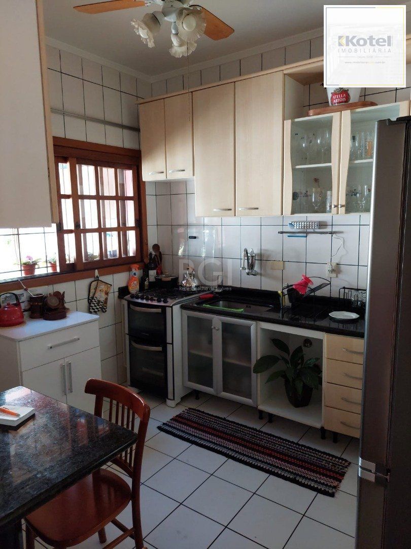 Casa para Venda - 156m², 3 dormitórios, sendo 1 suites, 2 vagas - Guarujá — foto 5