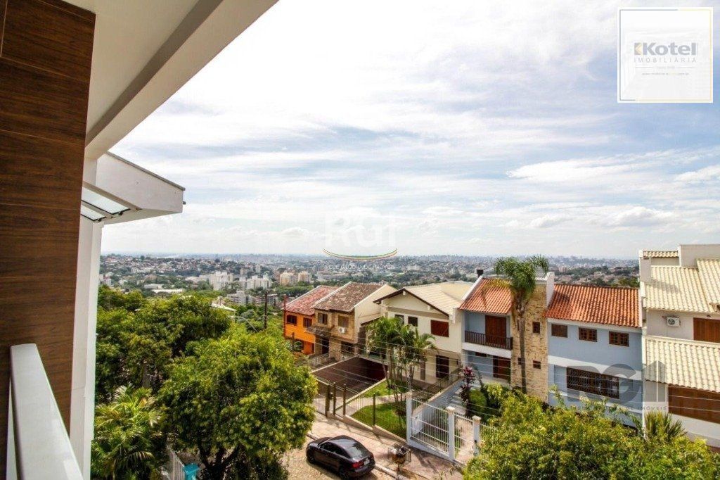 Casa para Venda - 300m², 3 dormitórios, sendo 1 suites, 4 vagas - Teresópolis — foto 3