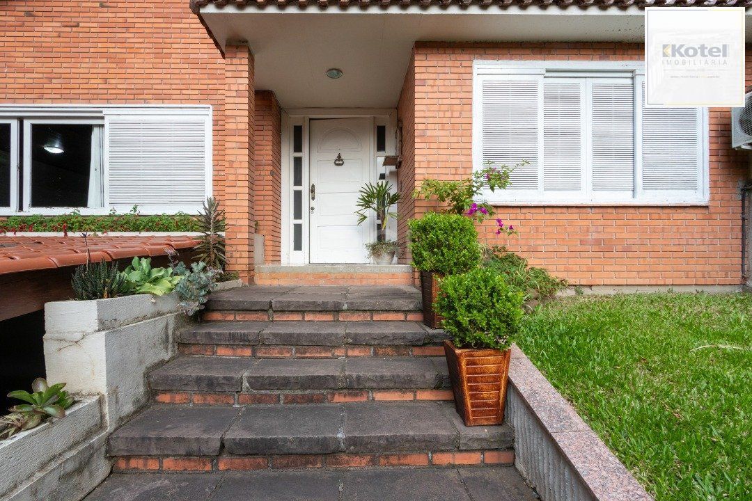 Casa para Venda - 300m², 4 dormitórios, sendo 2 suites, 4 vagas - Vila Assunção