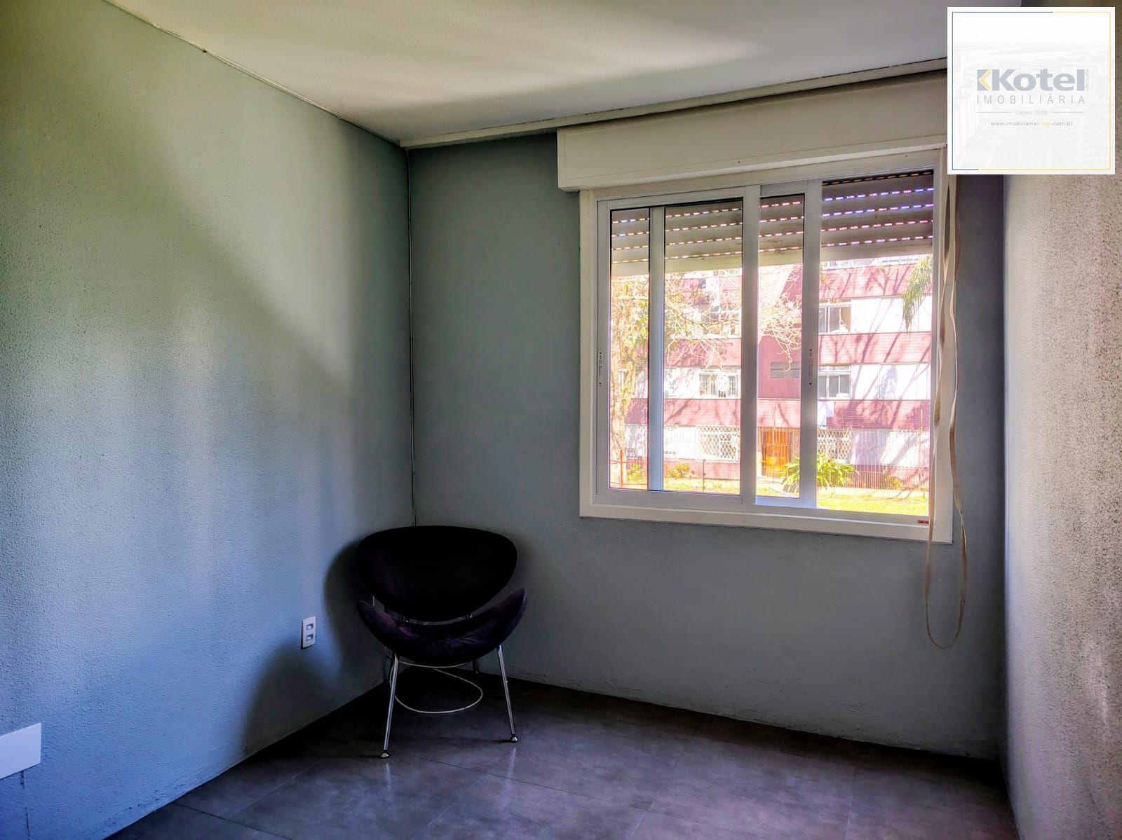 Apartamento de 2 dormitórios, living, cozinha, área de serviço e banheiro social. — foto 4