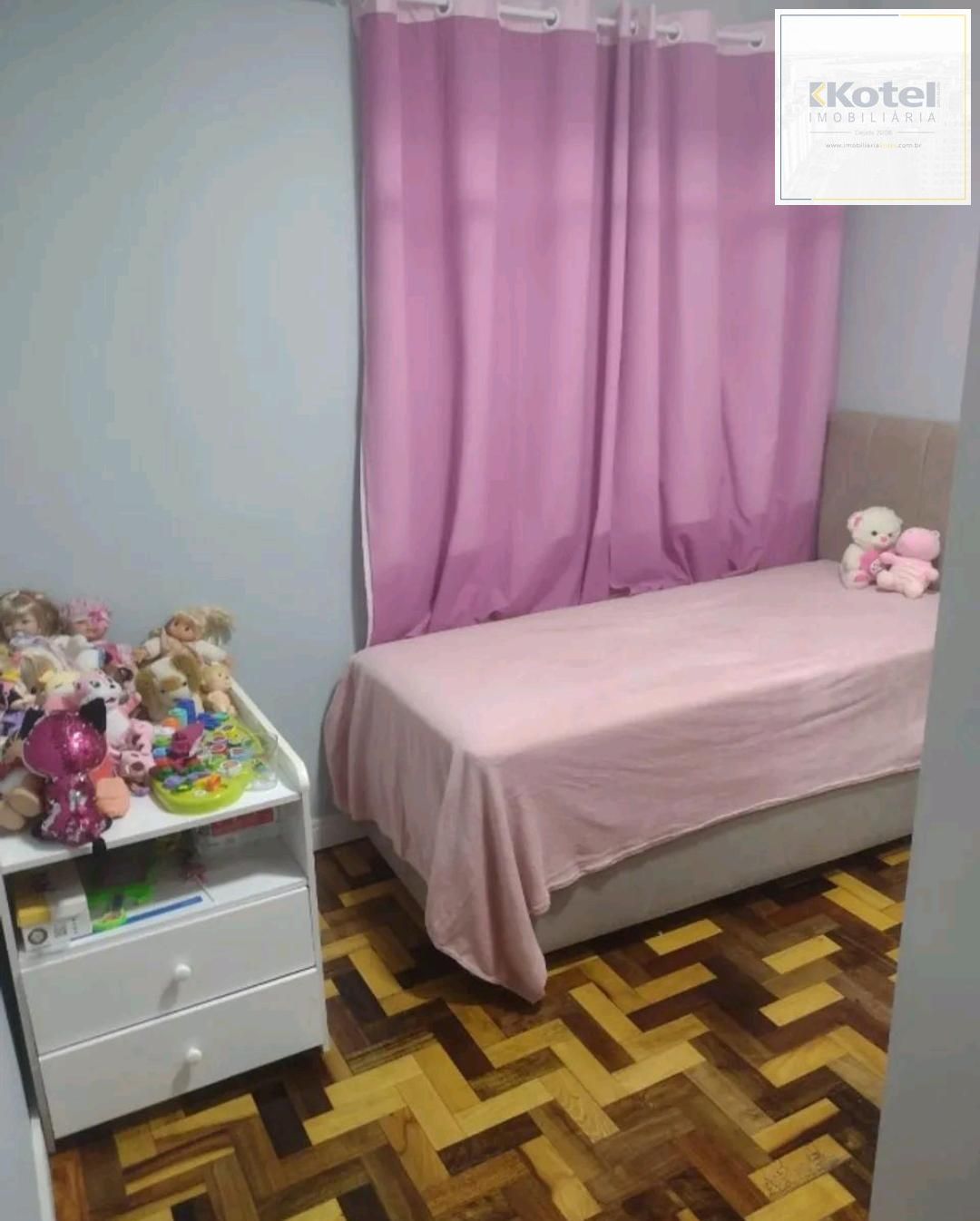 Casa á venda com 3 dormitórios no bairro Lomba do Pinheiro em Porto Alegre.