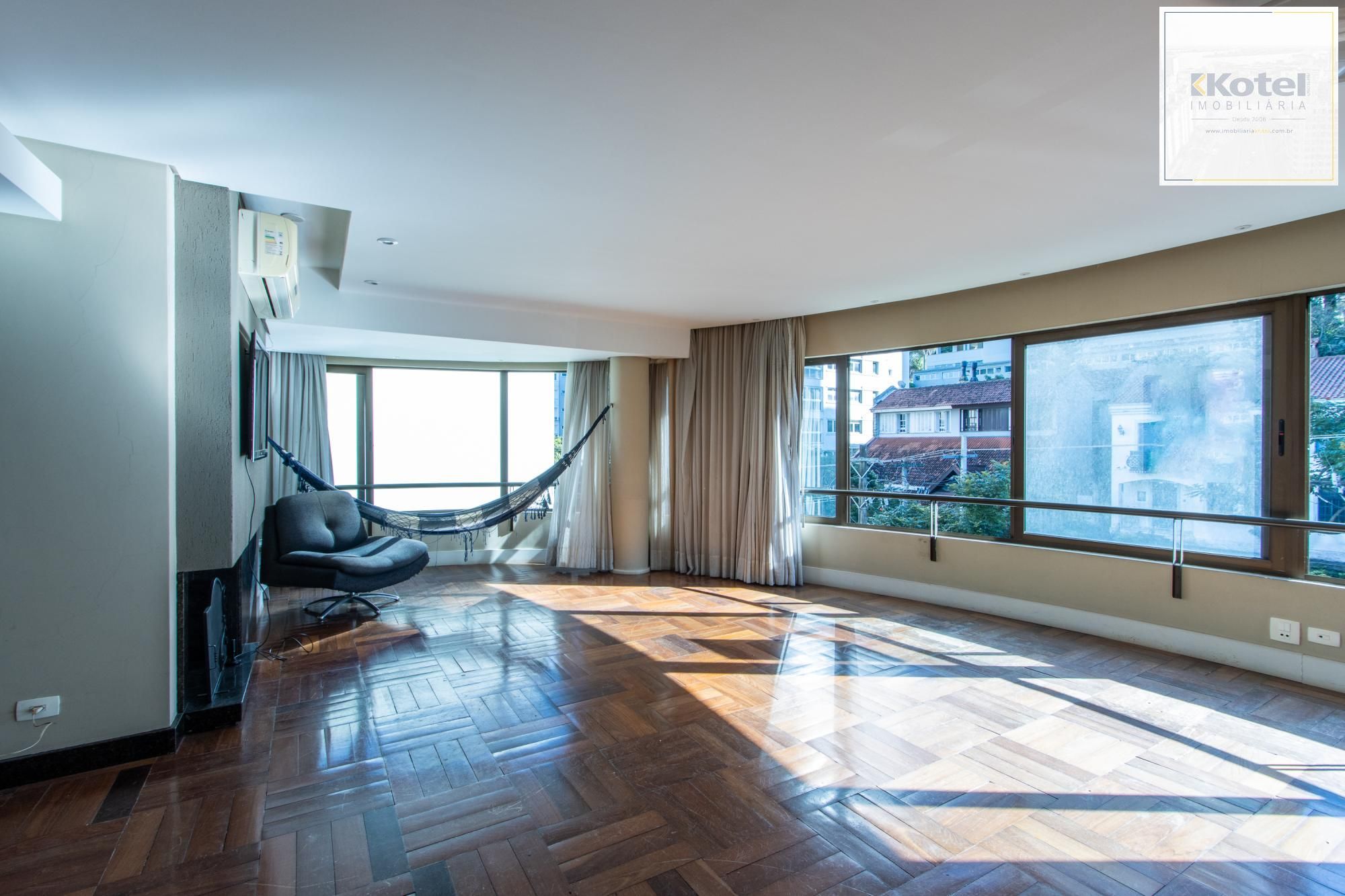 Apartamento amplo, com 2 suítes e 2 vagas cobertas- Bairro Bela Vista