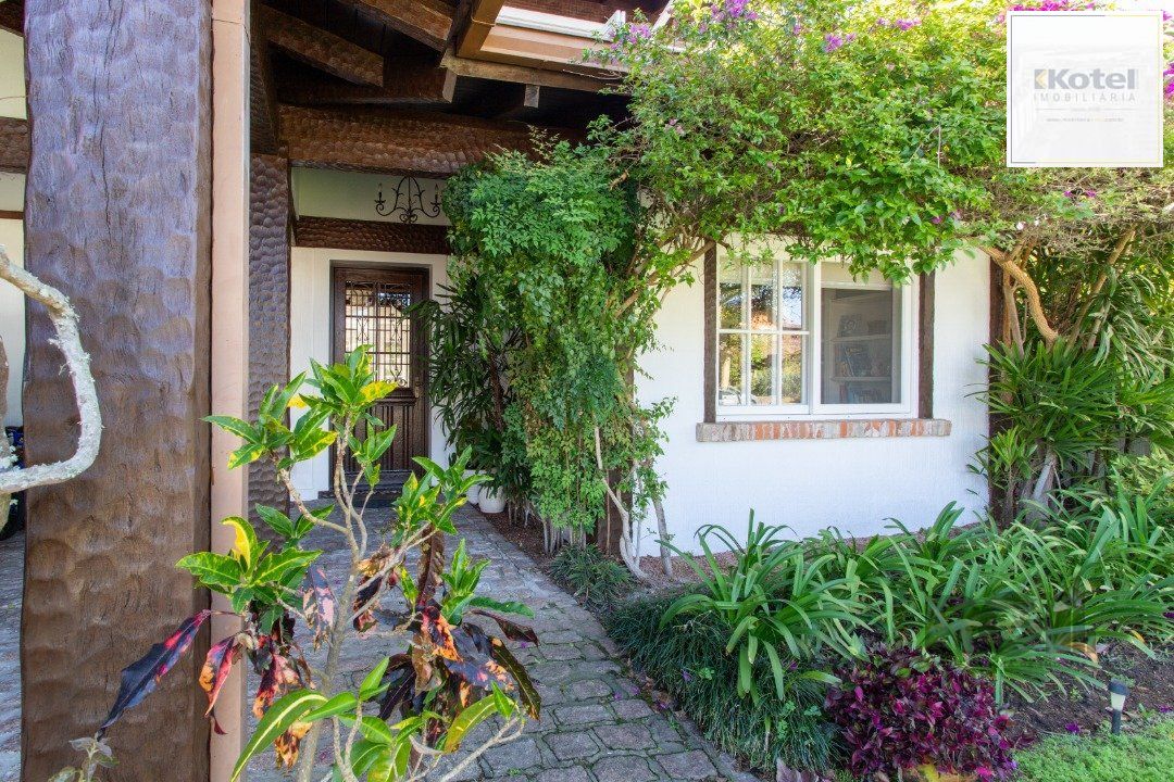 Casa para venda - 321m² - 4 suítes - Chapéu do Sol