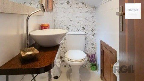 Casa em condomínio na zona sul, 3 quartos, suíte, lareira, churrasqueira, 2 vagas de garagem coberta. — foto 4