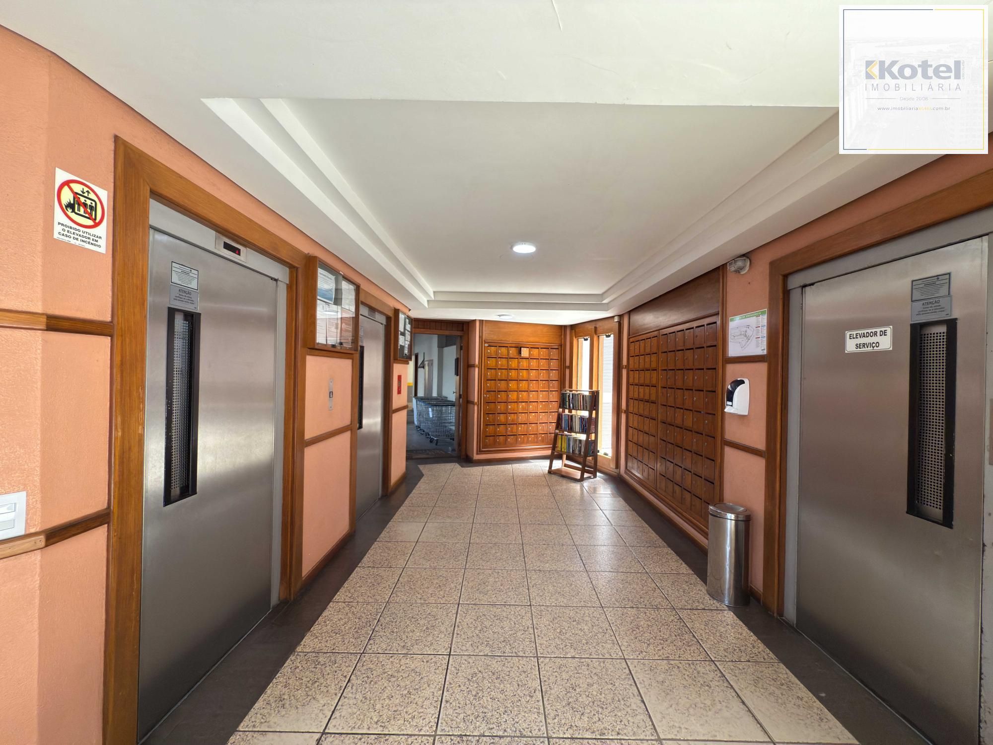 Apartamento de 2 dormitórios e 1 vaga de garagem no Centro Histórico.