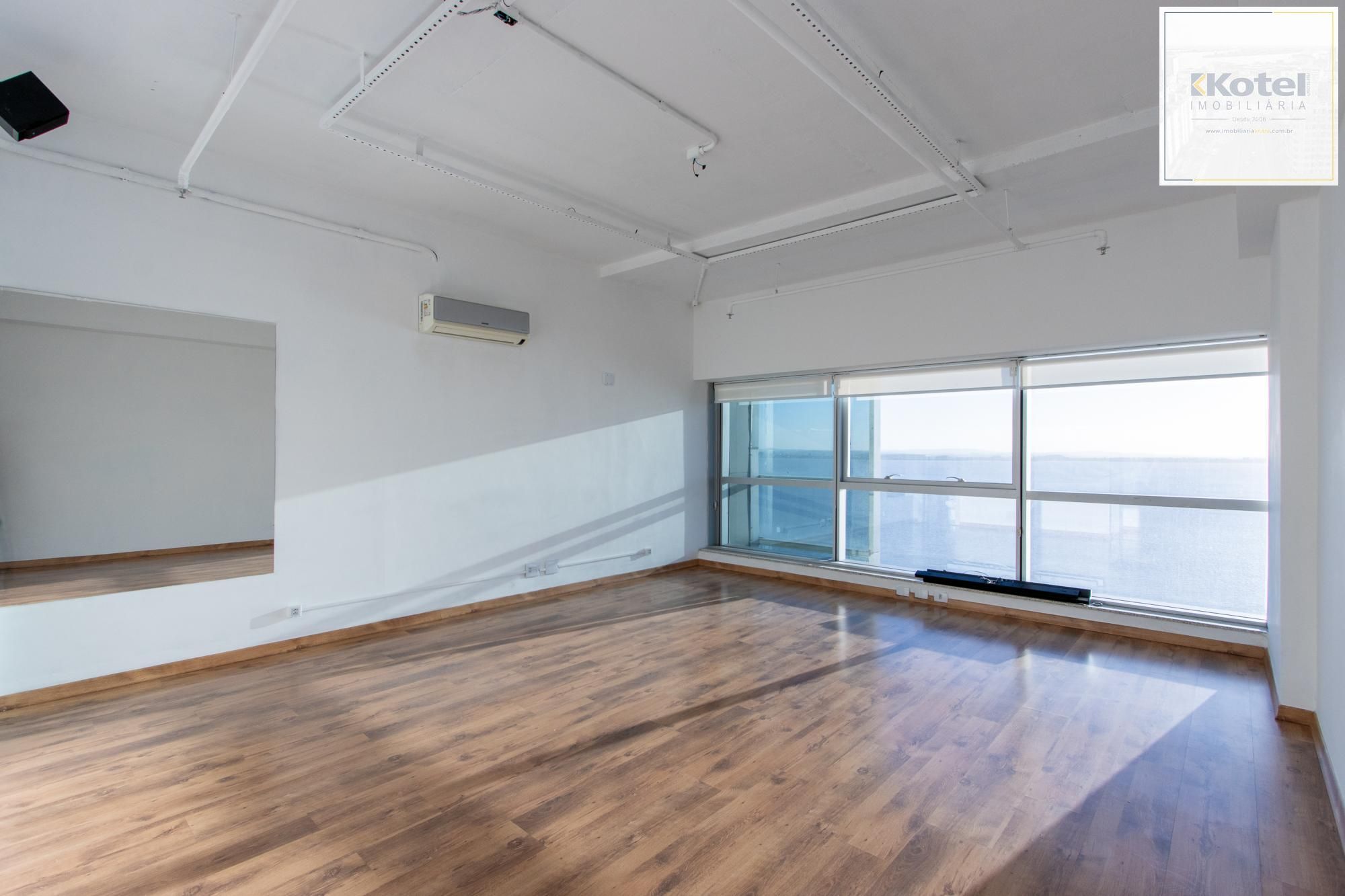 Sala Comercial no Ed. Cristal Tower  junto ao Barra Shopping no Bairro Cristal
