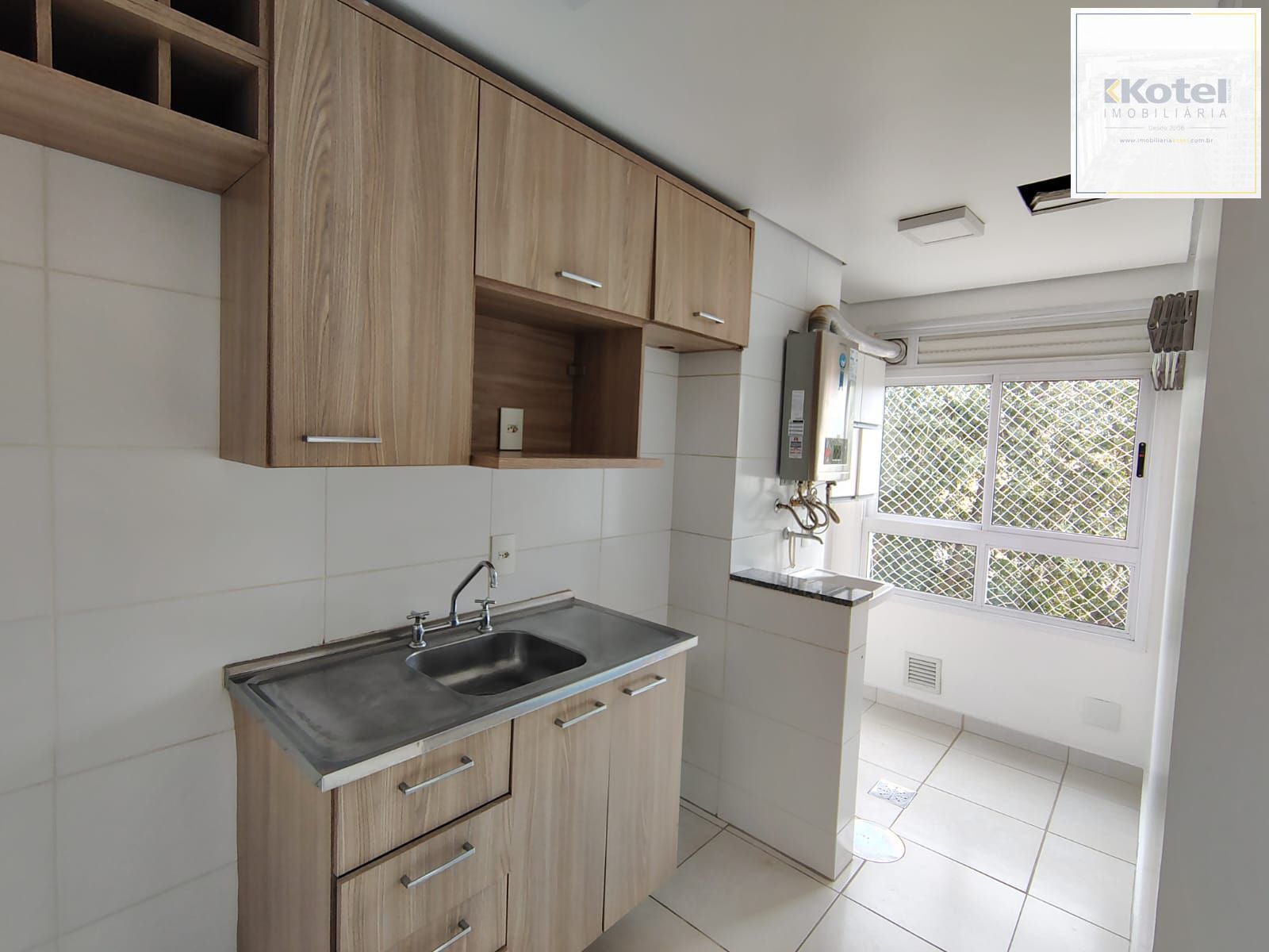 Apartamento de 2 dormitórios, living, cozinha planejada, área de serviço, banheiro social e 1 vaga de garagem escriturada. — foto 4