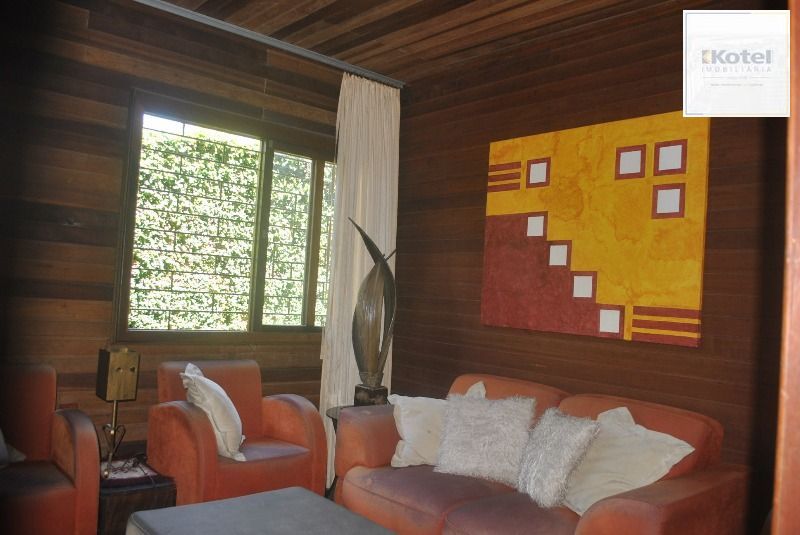 Casa para Venda - 250m², 3 dormitórios, 4 vagas - Serraria