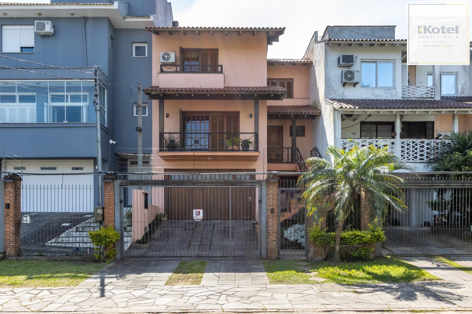 Casa Cond. 3 dormitórios - bairro Nonoai