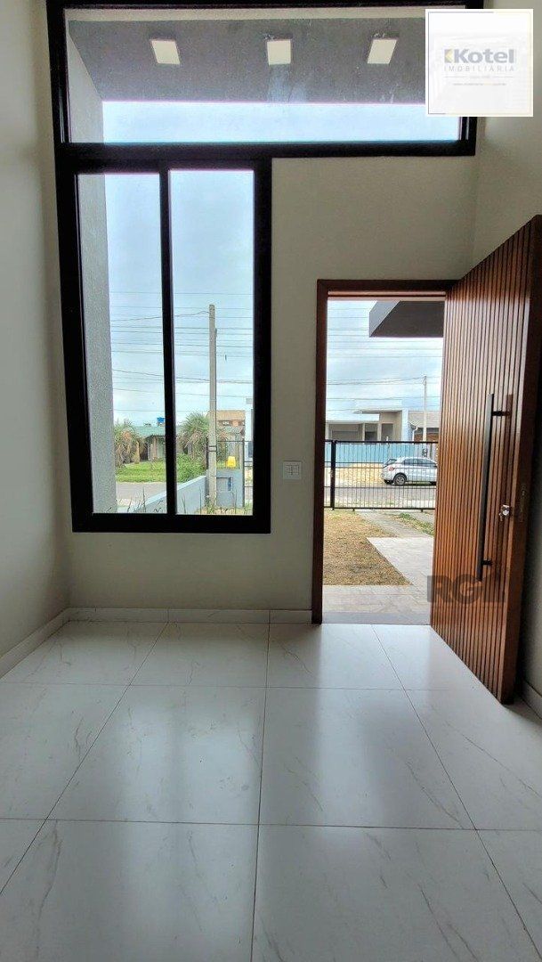 Casa ,residência possui 3 dormitórios, 1 suíte