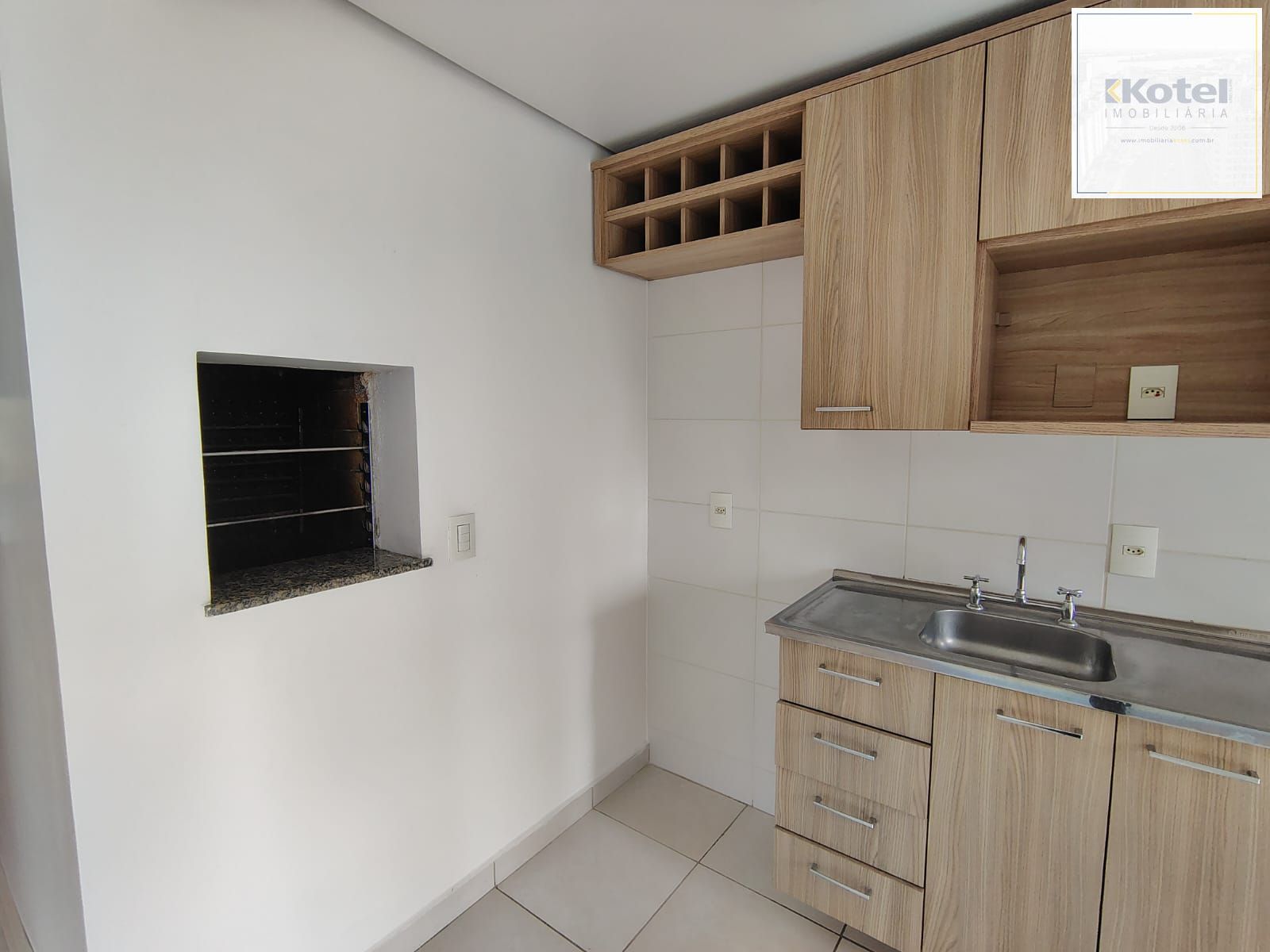 Apartamento de 2 dormitórios, living, cozinha planejada, área de serviço, banheiro social e 1 vaga de garagem escriturada. — foto 5